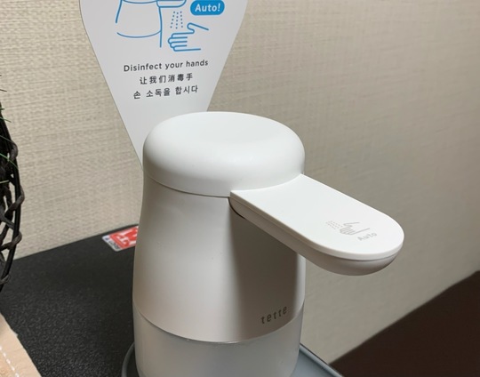 非接触の手指消毒器